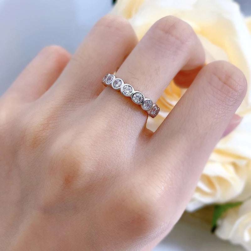 Niora Round Glow Ring