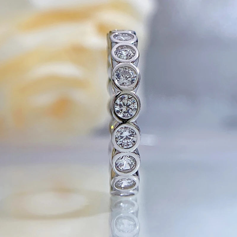 Niora Round Glow Ring