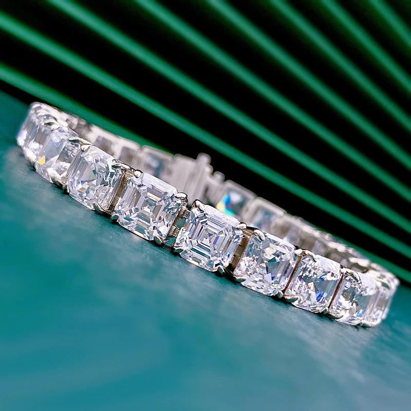 Tiva Square Pagoda Band