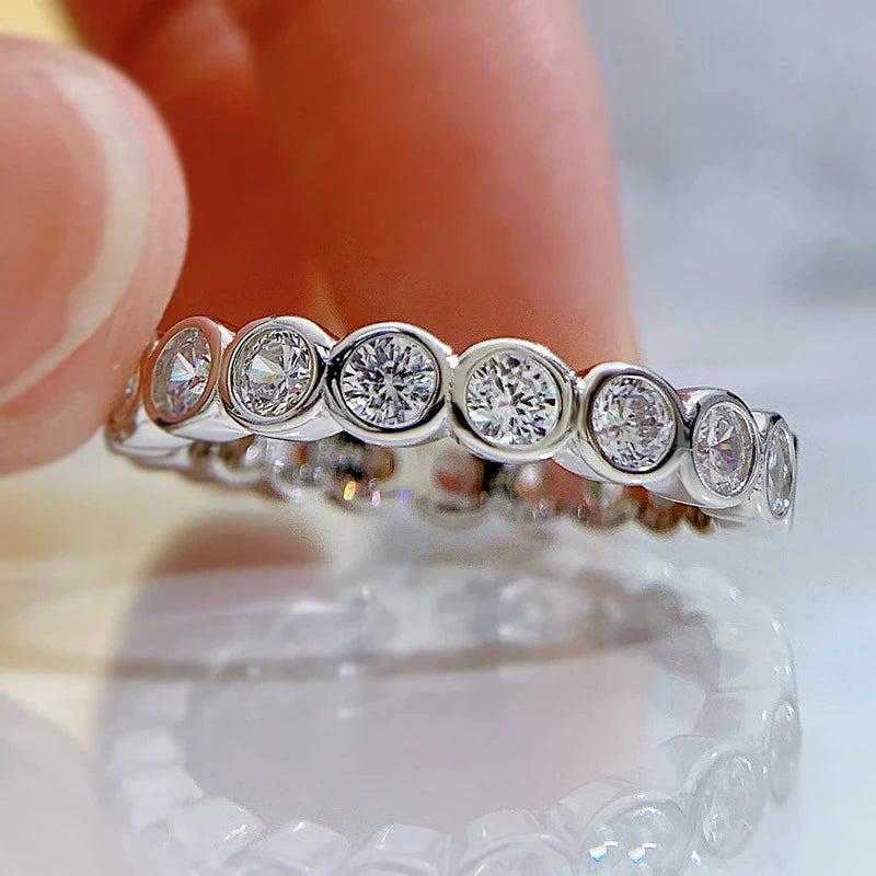 Niora Round Glow Ring