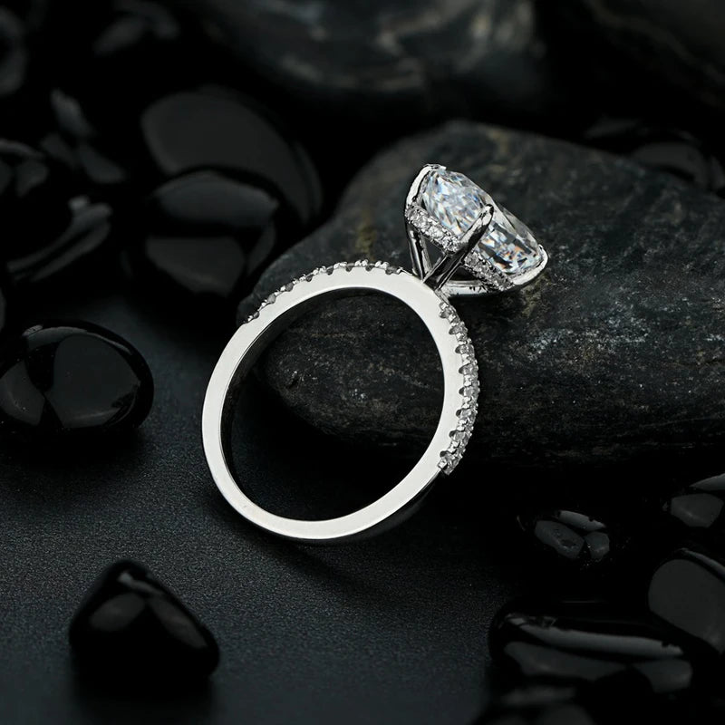 Liora Spark Oval Ring