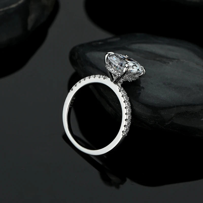Liora Spark Oval Ring
