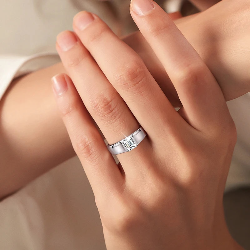 Lunis Emerald Glow Ring